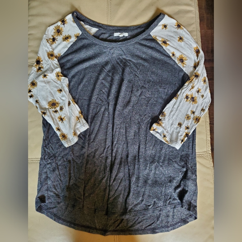 Maurices sunflower baseball tee size large